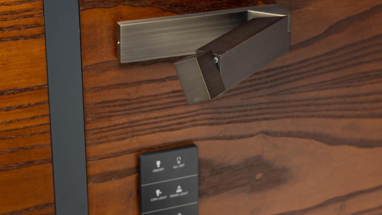 Horizon By Skycity Auckland Exteriér fotografie A smart lock