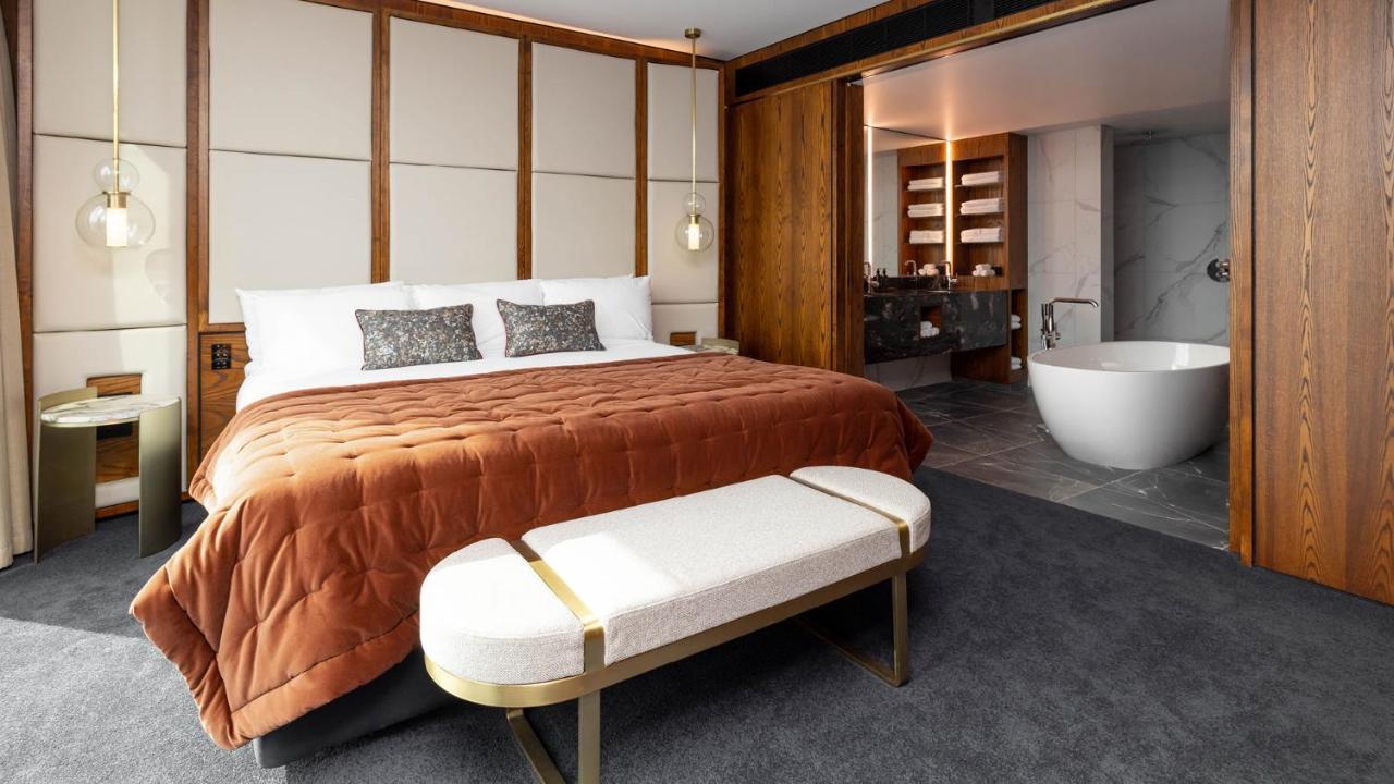 Horizon By Skycity Auckland Exteriér fotografie A bedroom at The Hari