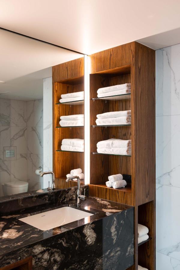Horizon By Skycity Auckland Exteriér fotografie A bathroom cabinet